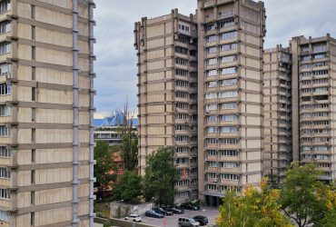 Тристаен апартамент под наем в кв. „Изток“, ул. „Фредерик Жолио-Кюри“ №16, бл. 155